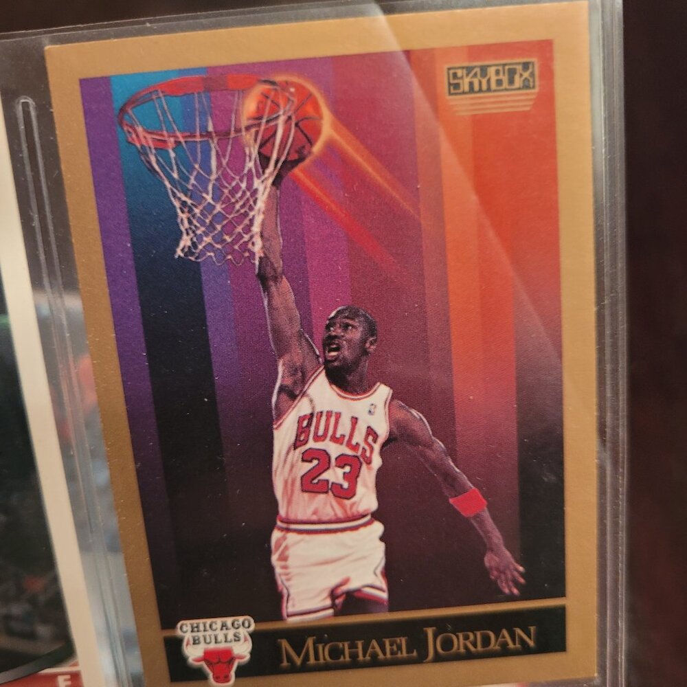 Michael Jordan Card - 1st SKYBOX 90’s GOLD ICONIC AUTHENTIC - BULLS JERSEY #23